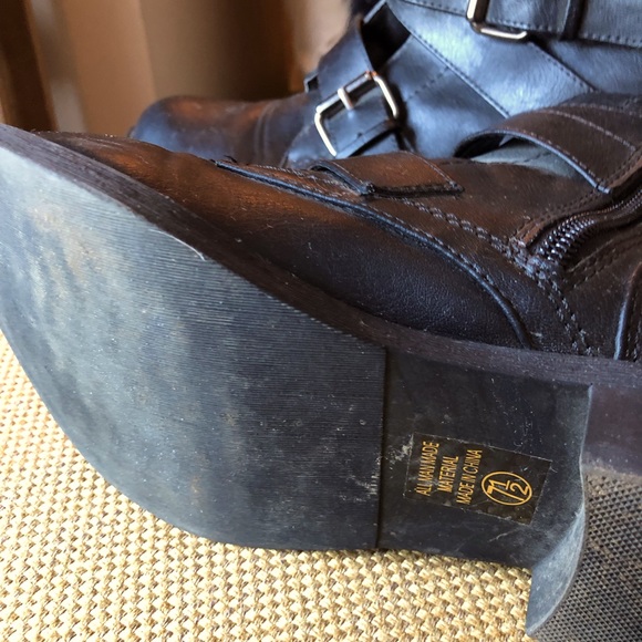 Soda black ankle boots. Size 7.5 - Picture 3 of 4